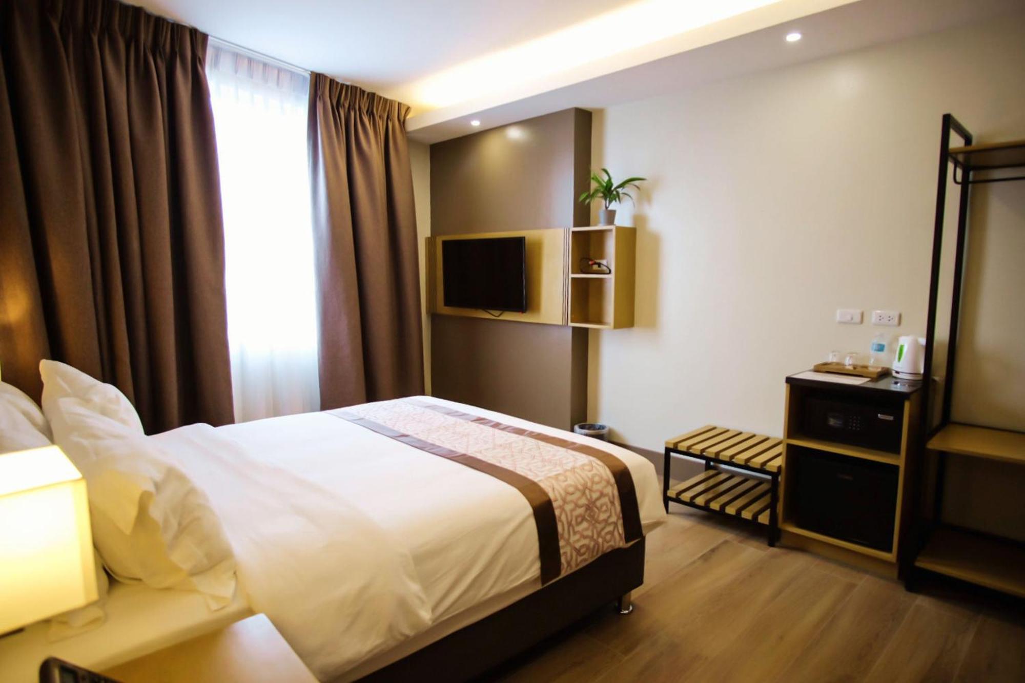 Citi Park Hotel Cebu Powered By Cocotel Екстер'єр фото